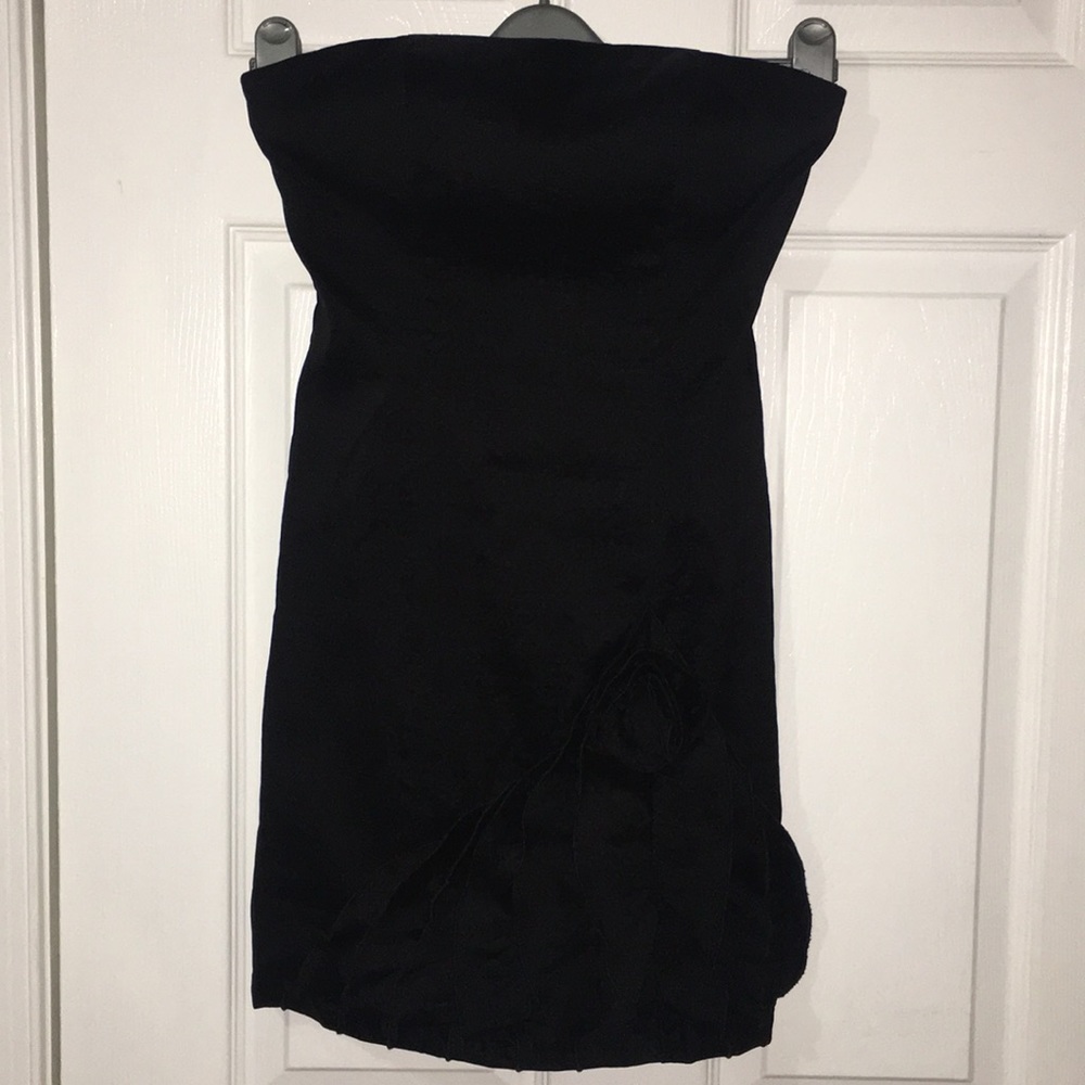 Strapless black dress with fabric design.